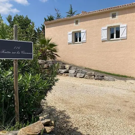 Fenetre Sur Les Cevennes 아파트 *